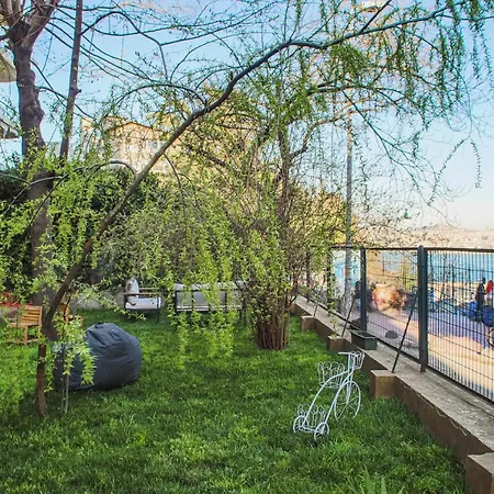 アパート Amazing Bosphorus View With Private Garden Beyoglu *