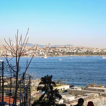 アパート Amazing Bosphorus View With Private Garden Beyoglu イスタンブール